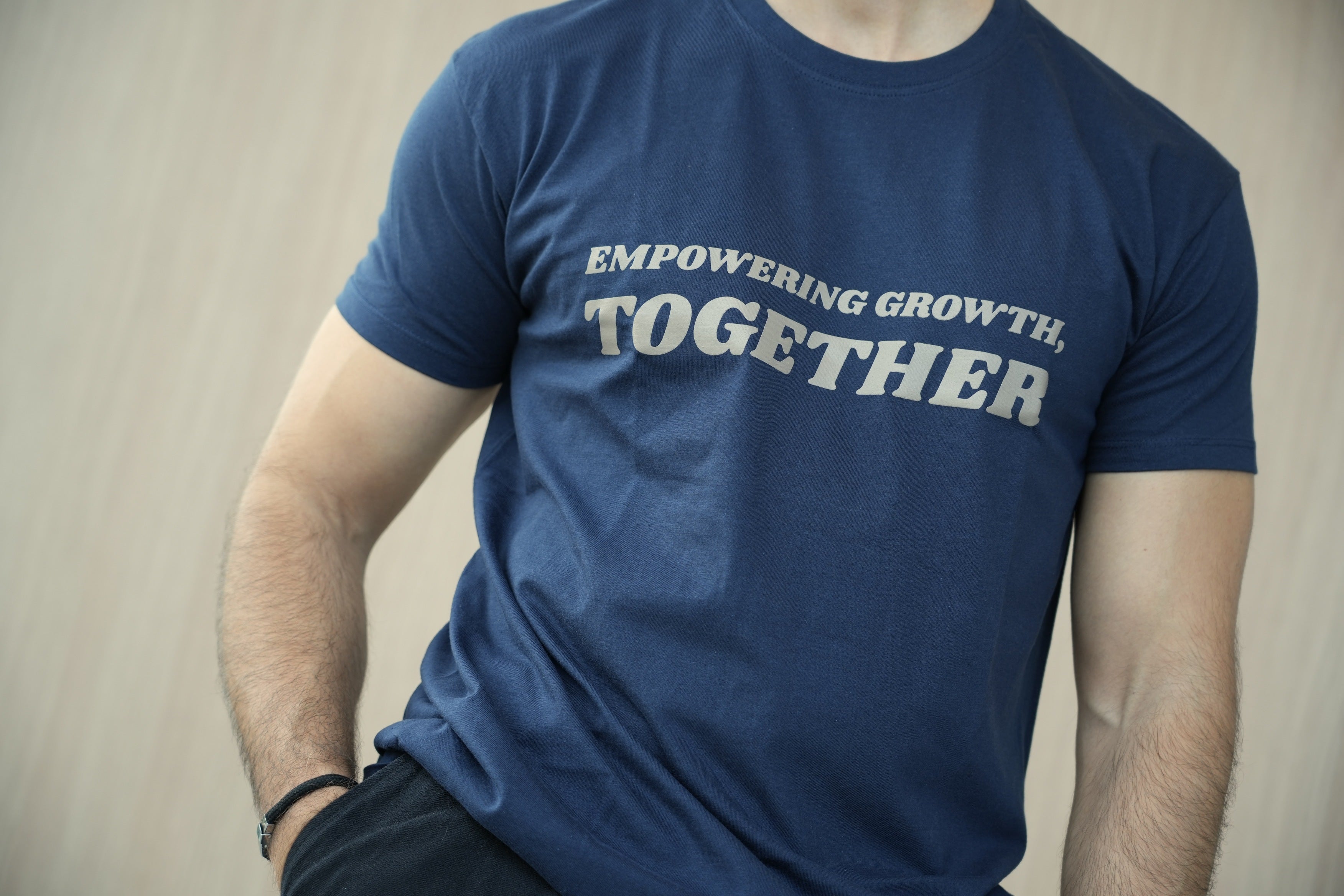 T-Shirt Empowering growth together - Mann